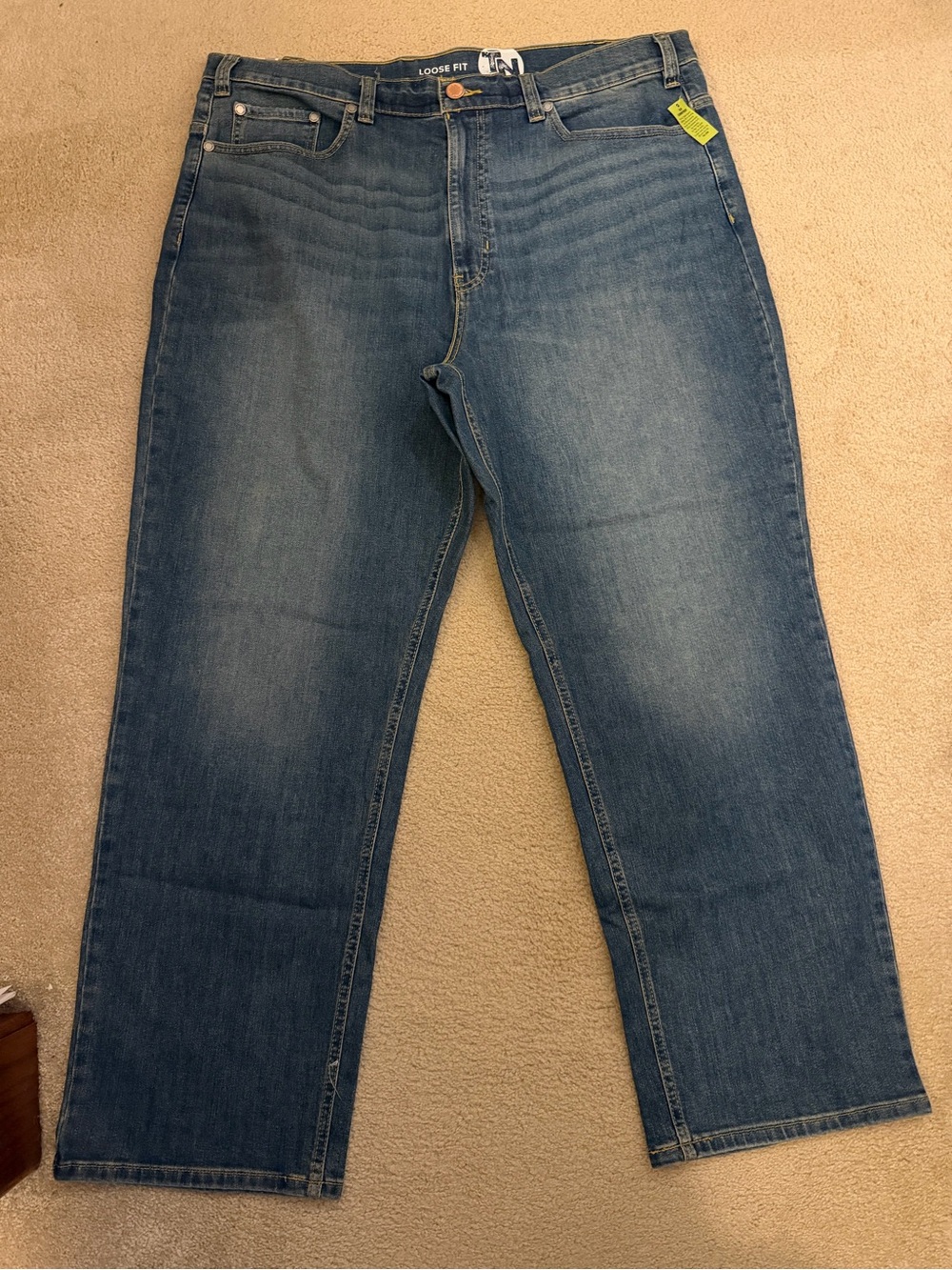 True Nation DXL: Men Relaxed Straight Jeans in Medium Blue Wash